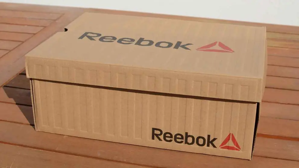 Caja de zapatillas de Reebok