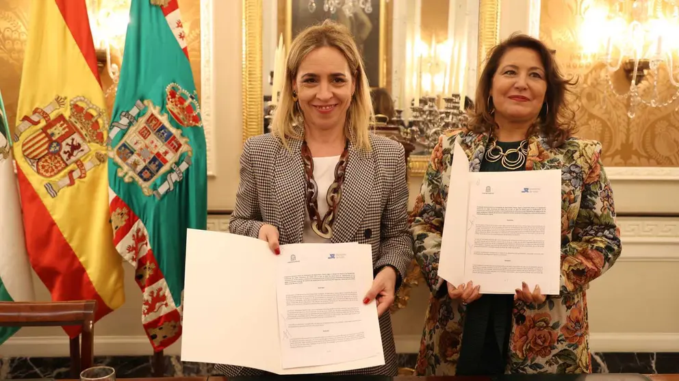 Almudena Mart&iacute;nez y Carmen Crespo | Cristo Garc&iacute;a