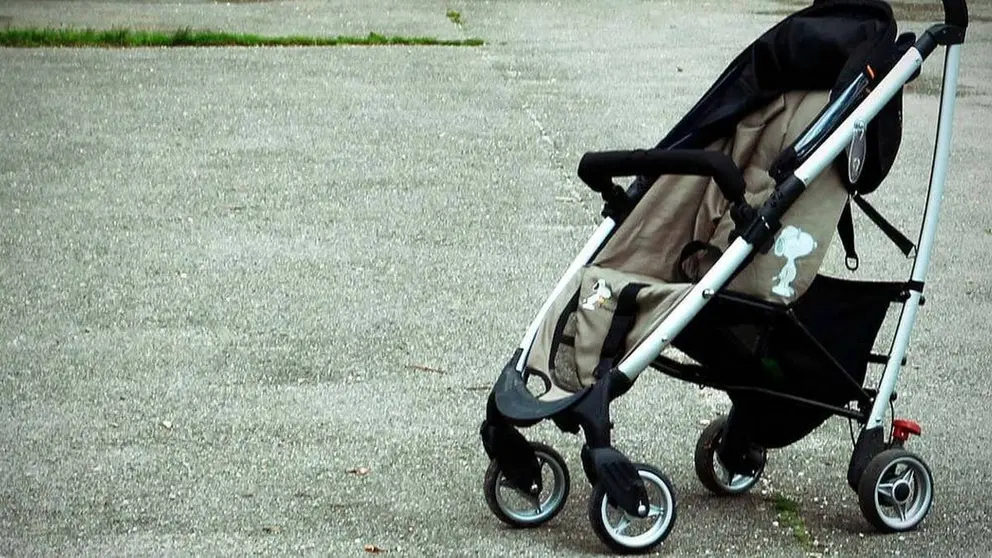Atropellada una mujer por un patinete cuando cruzaba con un carrito de beb&eacute; en C&aacute;diz