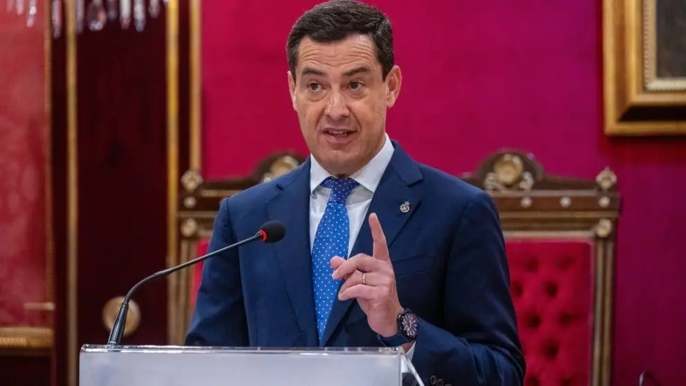 Juanma Moreno: "Junts exprimir&aacute; al m&aacute;ximo al Gobierno de Espa&ntilde;a y Pedro S&aacute;nchez se lo dar&aacute; todo"