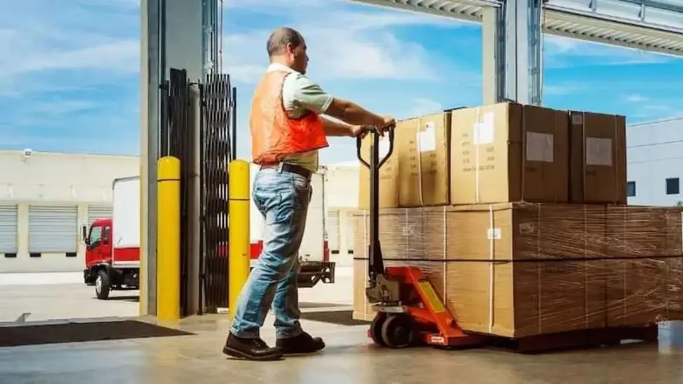 Aeropuertos de Andaluc&iacute;a buscan trabajadores. Se ofrecen sueldos de hasta 3.000 euros