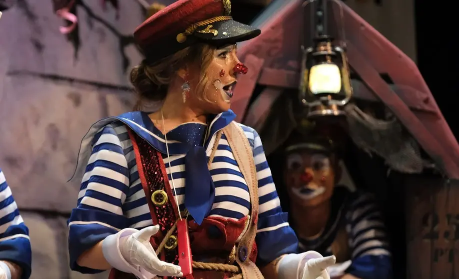 La comparsa da para 2 finales en el Concurso del Carnaval de C&aacute;diz. Turno de Germ&aacute;n y El Tomate