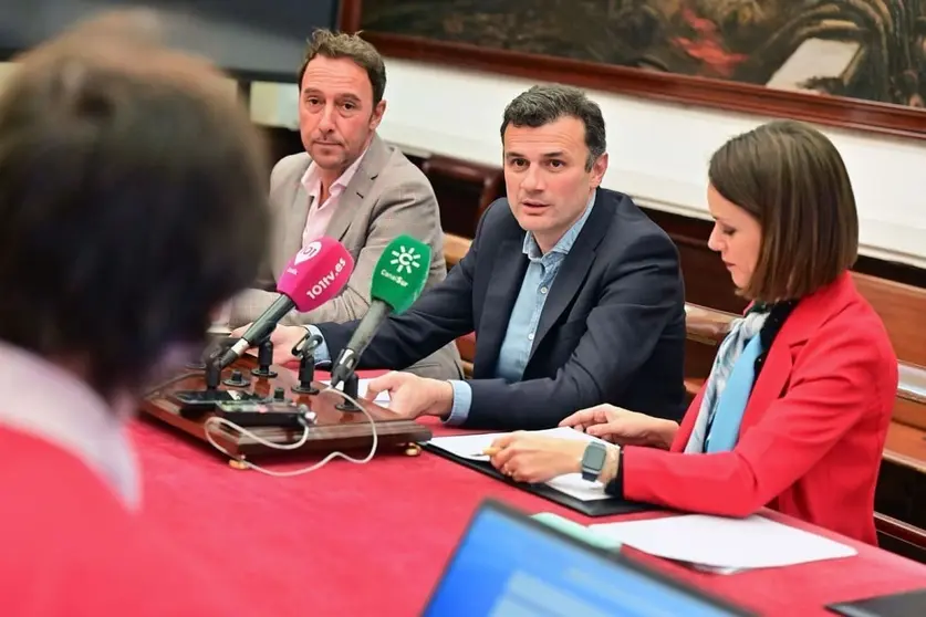 Bruno Garc&iacute;a mueve ficha para trasladar la Escuela de Idiomas al colegio Adolfo de Castro