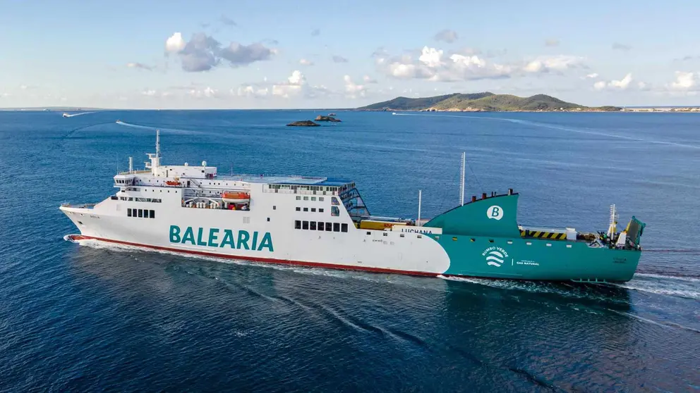 Ferry 'N&aacute;poles' de Balearia