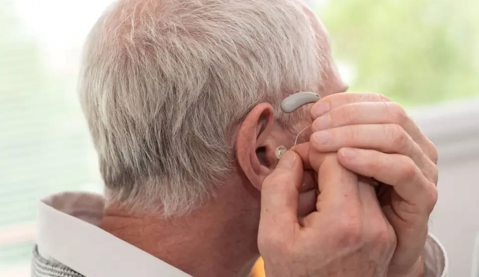 Roba m&aacute;s de 20.000 euros en casa de un anciano con discapacidad auditiva en Sevilla