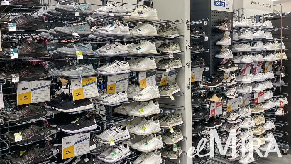 Secci&oacute;n de calzado de Decathlon