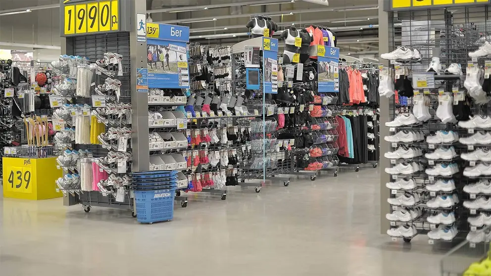 Interior de la tienda de Decathlon