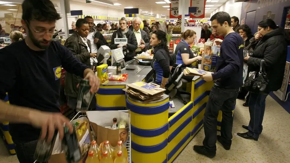 Lidl necesita trabajadores para sus tiendas en Andaluc&iacute;a. Contratos indefinidos