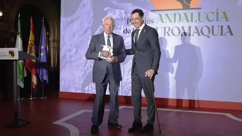 Curro Romero y Juanma Moreno