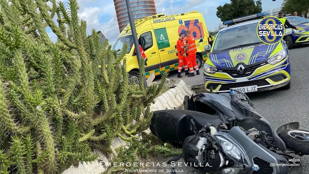 Muere un motorista tras colisionar contra un veh&iacute;culo en Sevilla (1)