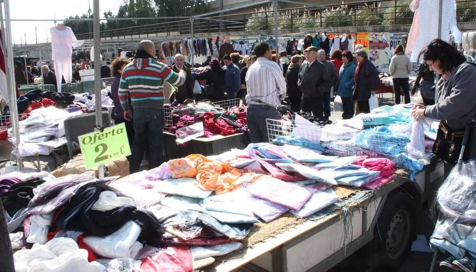Encuentran muerto a un hombre en el mercadillo del Parque Alcosa en Sevilla