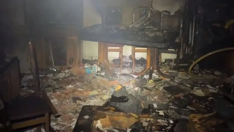 3 menores atrapados despu&eacute;s de un incendio en una vivienda en Dos Hermanas en Sevilla