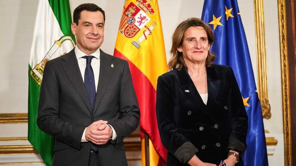 Juanma Moreno en la reuni&oacute;n Teresa Ribera