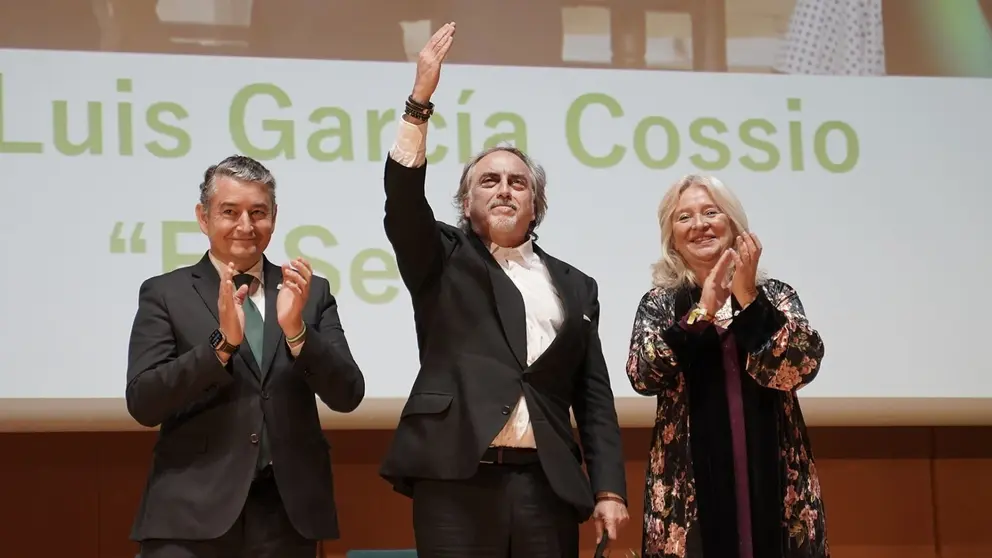 Selu Garc&iacute;a Coss&iacute;o recoge su merecido galard&oacute;n | FOTO: Jos&eacute; Antonio Pliego para ElMIRA