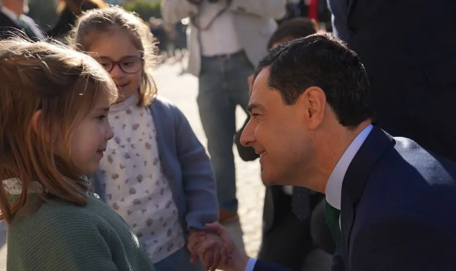 Juanma Moreno: "La historia de Andaluc&iacute;a la escribimos cada d&iacute;a 8 millones y medio de personas"
