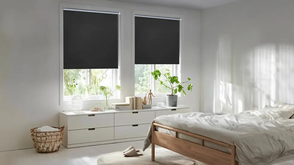 Estor enrollable opaco t&eacute;rmico con tiro lateral sin taladrar de montaje sencillo en Leroy Merlin