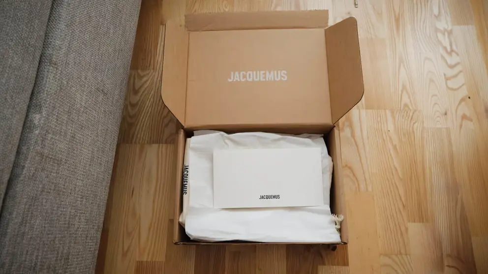 Caja de compra de Jacquemus