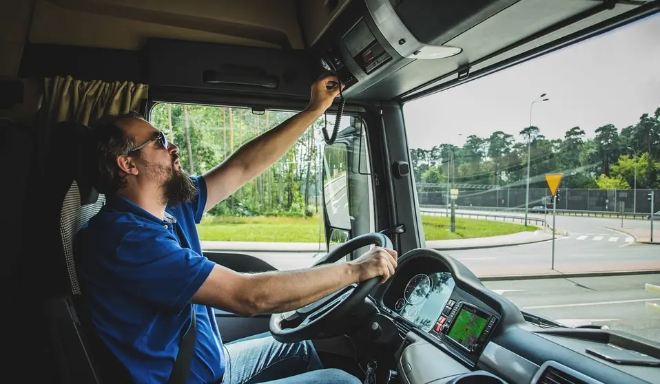 Un conductor, al frente de un autob&uacute;s en Alemania