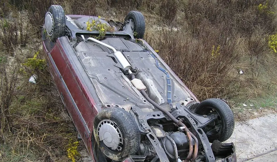 Muere un hombre tras volcar su veh&iacute;culo en una carretera de Servilla