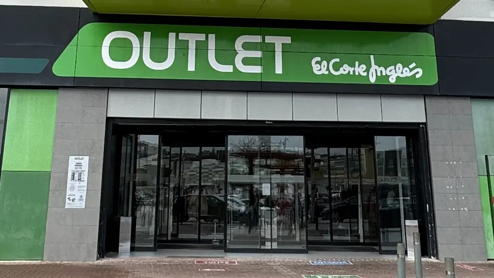 Tienda Outlet de El Corte Ingl&eacute;s en Parque Comercial Luz Shopping de Jerez - Cristo Garc&iacute;a para El MIRA