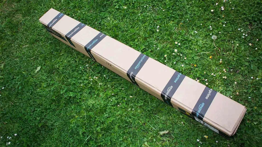 Caja de AMAZON de producto alargado