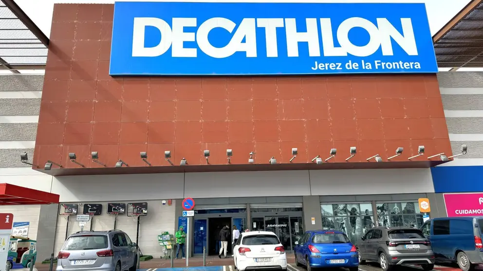 Tienda Decathlon en PC Luz Shopping de Jerez - Cristo Garc&iacute;a para El MIRA