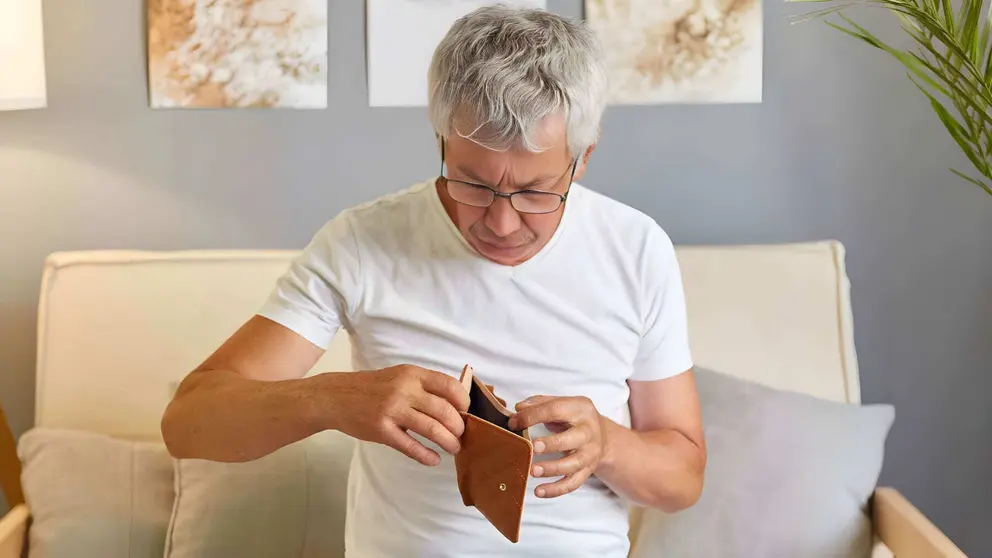 Pensionista preocupado por el &uacute;ltimo aviso de la Seguridad Social