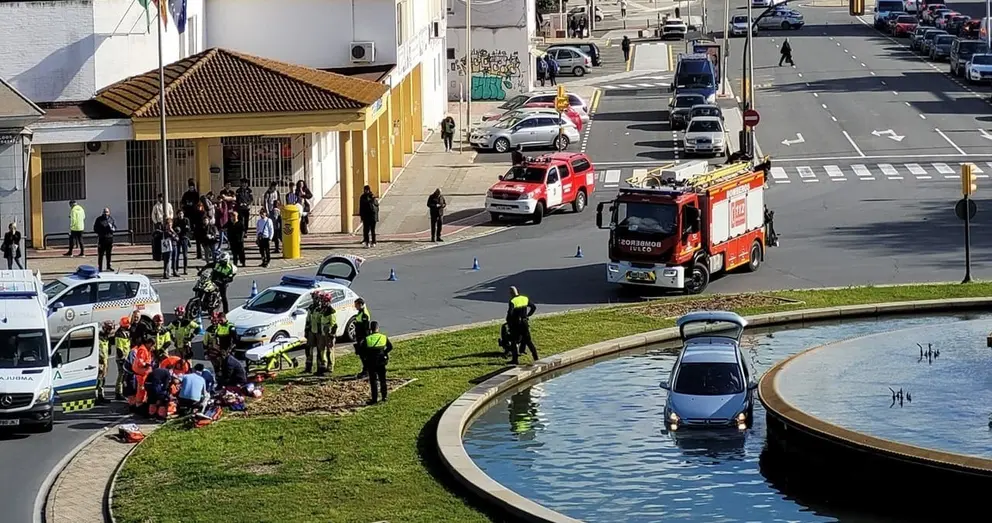 Imagen del coche en el interior de la fuente