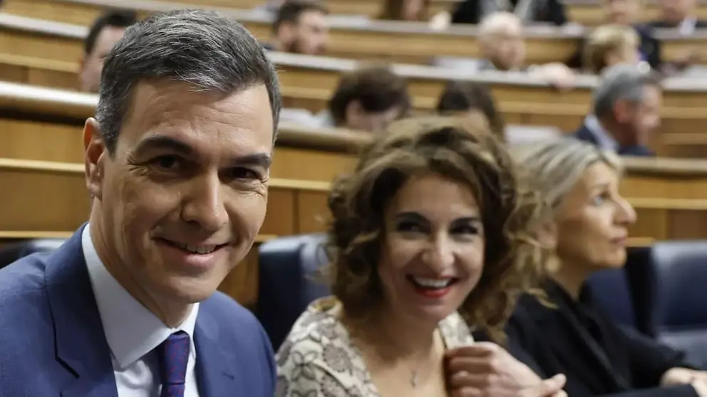 Pedro S&aacute;nchez, junto a la ministra Mar&iacute;a Jes&uacute;s Montero