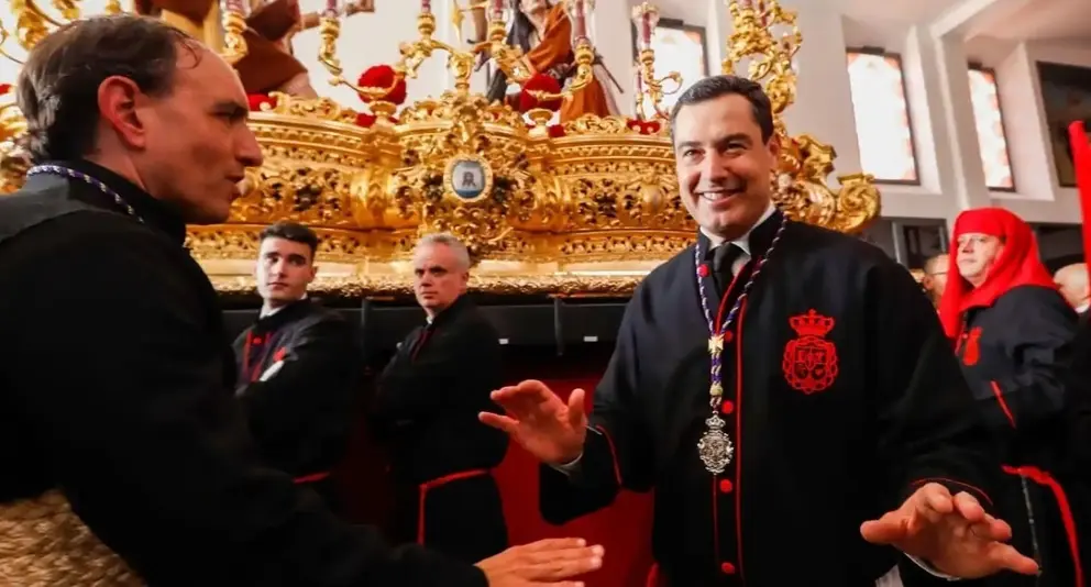 Juanma Moreno se declara un cristiano convencido