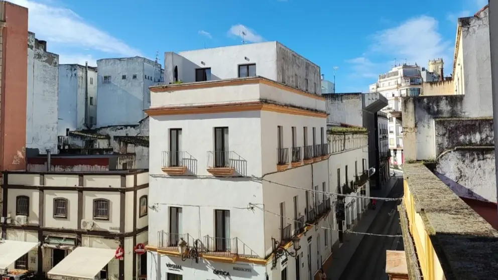 Cielo despejado en la ma&ntilde;ana del Martes Santo en Jerez