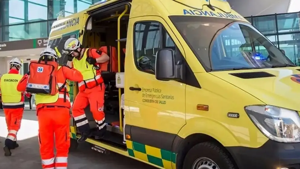 Una ambulancia de Emergencias 112