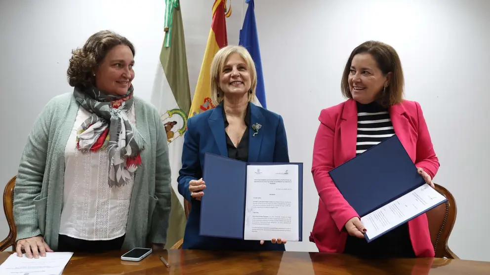 Firma del convenio de colaboraci&oacute;n con el Colegio de Arquitectos | Cristo Garc&iacute;a