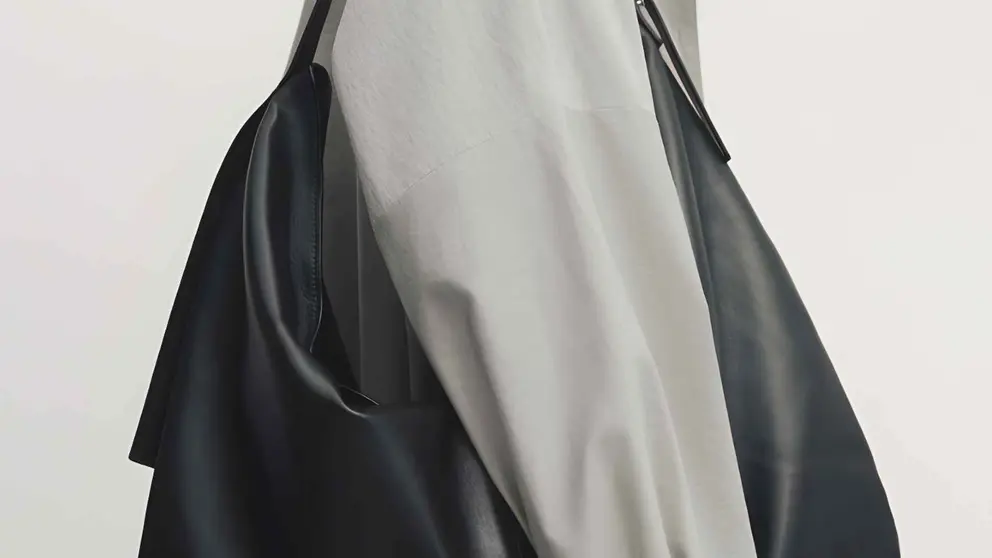 Maxi bolso de medialuna de Massimo Dutti