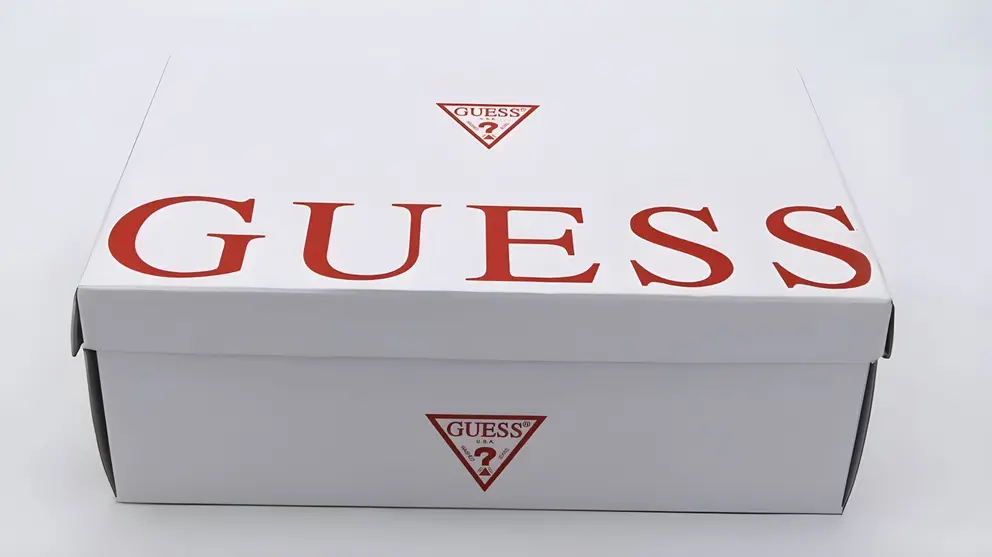 Caja de calzado GUESS