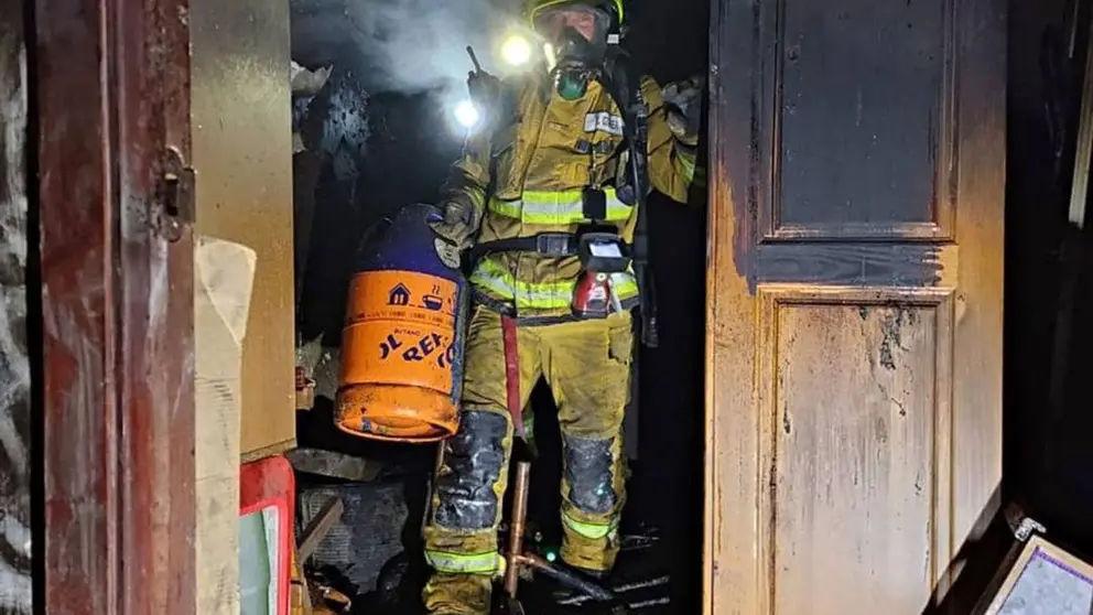 El incendio se ha originado en una habitaci&oacute;n