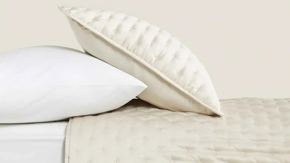 Edred&oacute;n satinado liso de Zara Home