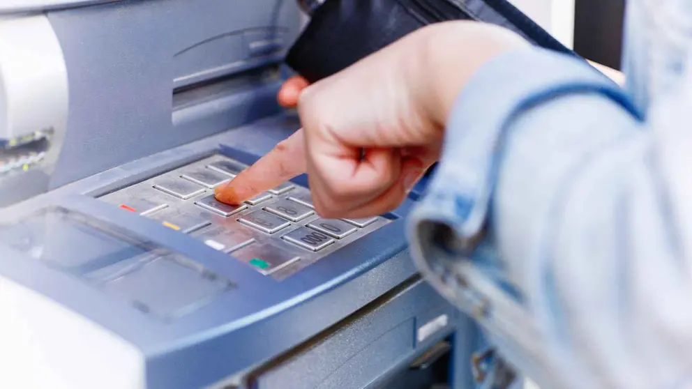 Un cajero autom&aacute;tico en una foto de archivo