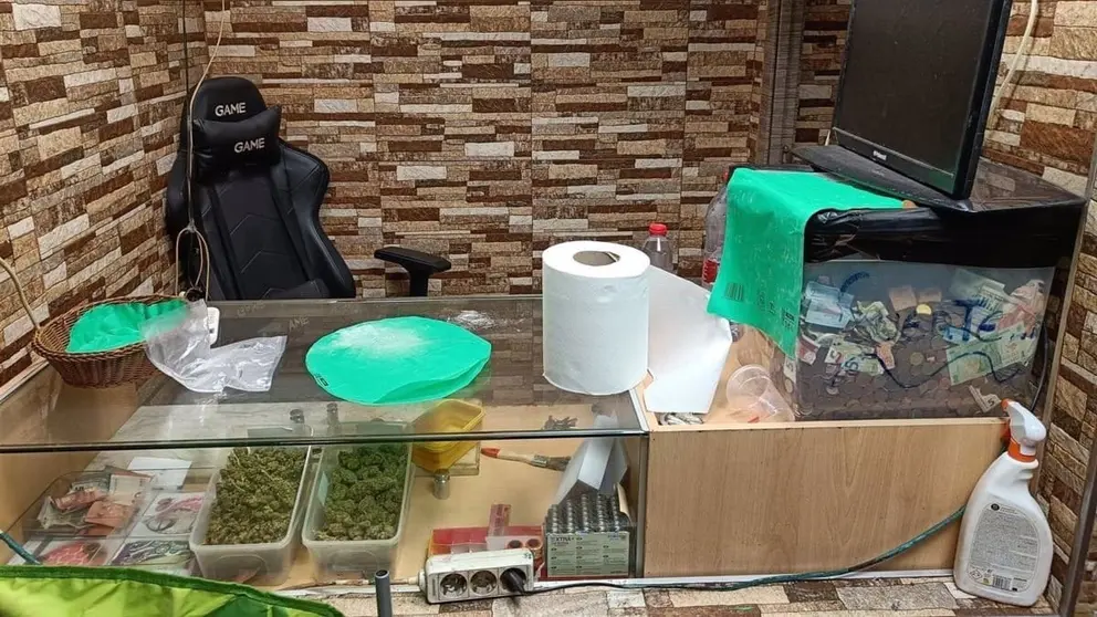 Parte del material incautado en Sevilla