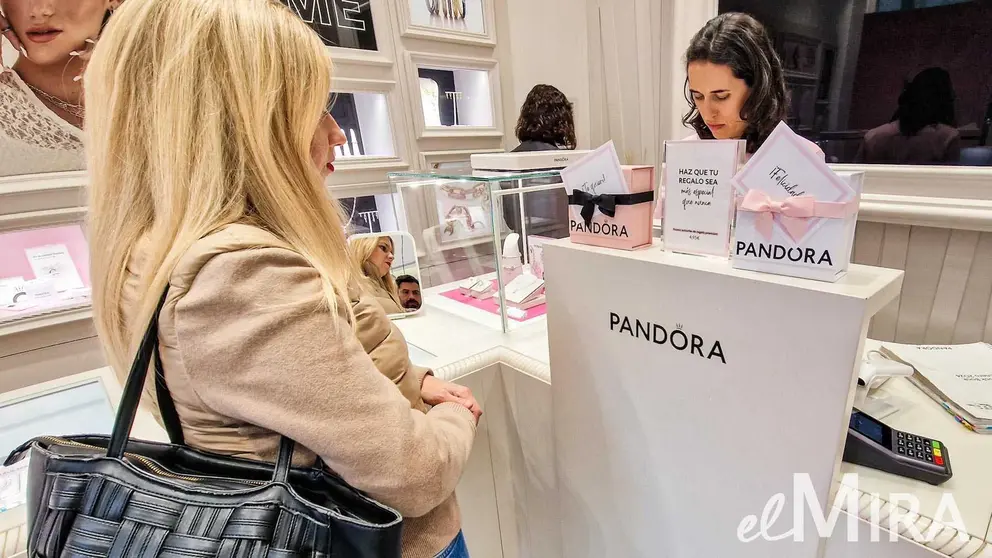 De compras en Pandora de Madrid 