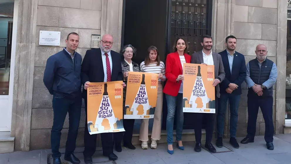 Presentaci&oacute;n de la campa&ntilde;a 'Ilumina su oscuridad' en Almer&iacute;a