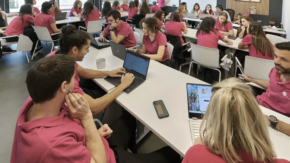 Trabajadores sociales desarrollando su actividad profesional