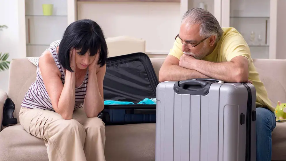 Una pareja de pensionistas preocupados por el &uacute;ltimo aviso de la Seguridad Social a viajeros