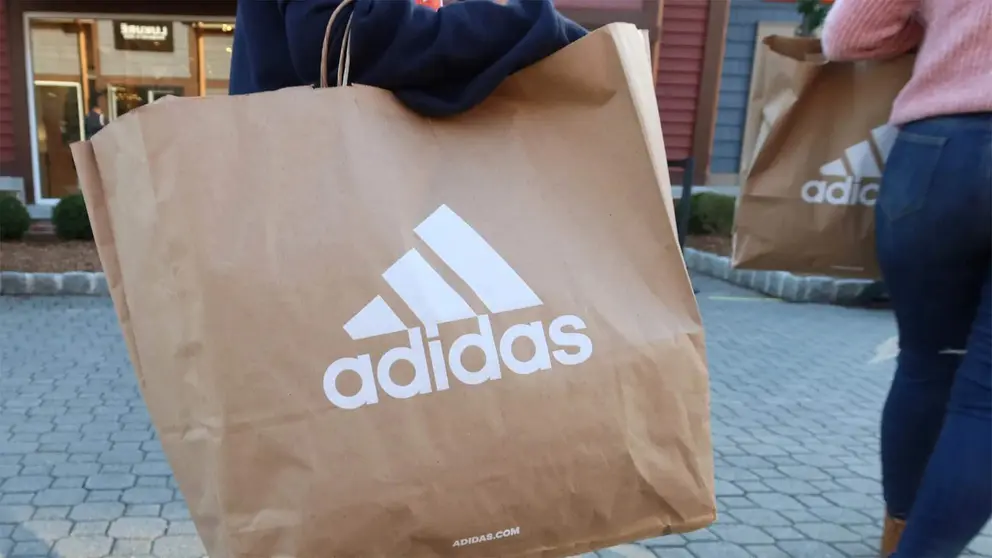 Bolsa de compra de la firma Adidas