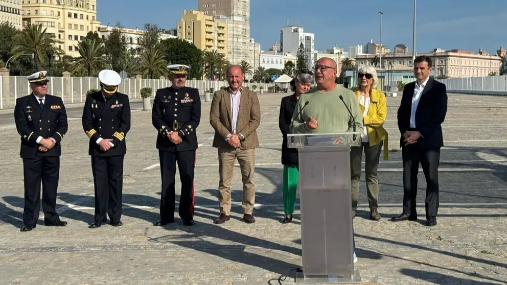 Inauguraci&oacute;n de la exposici&oacute;n 'Las Islas So&ntilde;adas', del pintor gaditano Jos&eacute; Alberto L&oacute;pez | Rafa Dom&iacute;nguez
