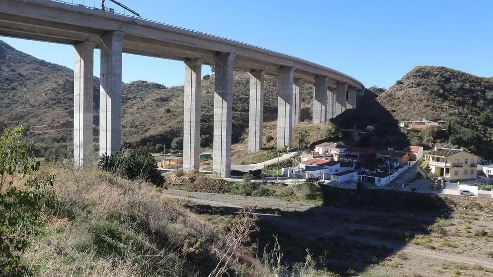 El viaducto de Total&aacute;n