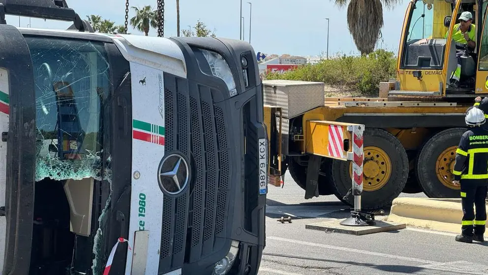 Accidente de un tr&aacute;iler en El Puerto de Santa Mar&iacute;a | Rafa Dom&iacute;nguez