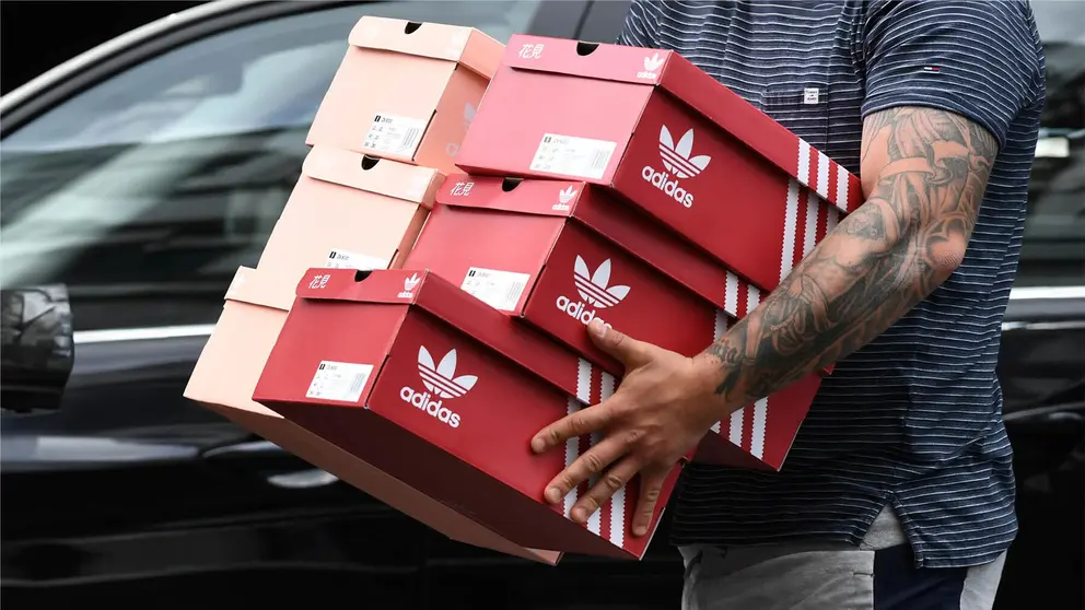 Cajas de modelos de zapatillas Adidas