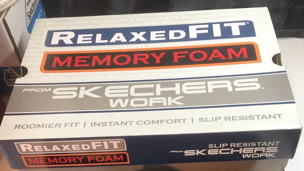 Caja de zapatillas de Skechers