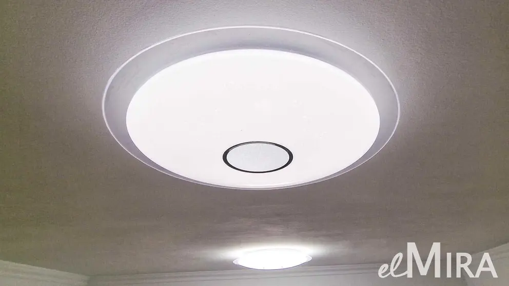 Crea espacios en tu hogar con una iluminaci&oacute;n id&iacute;lica gracias al plaf&oacute;n Vizzine Inspire de Leroy Merlin